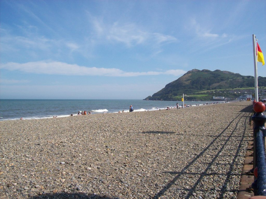 bray-beach-along-promenade